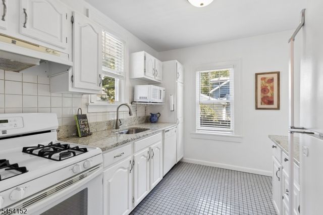 18 Stewart Pl, Fanwood Boro, NJ 07023
