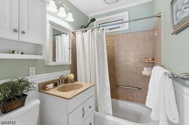 18 Stewart Pl, Fanwood Boro, NJ 07023