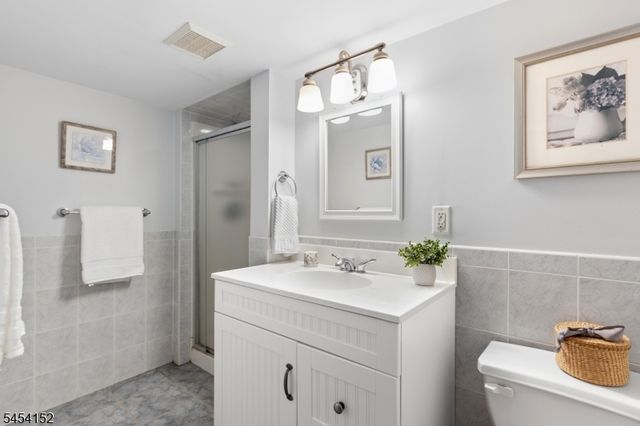 18 Stewart Pl, Fanwood Boro, NJ 07023