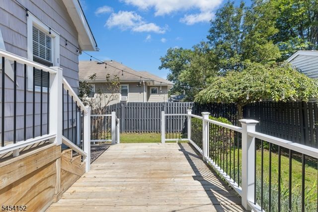 18 Stewart Pl, Fanwood Boro, NJ 07023