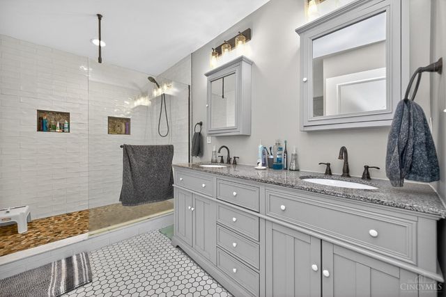 3572 Bevis Avenue, Cincinnati, OH 45207