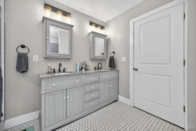 3572 Bevis Avenue, Cincinnati, OH 45207