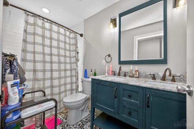 3572 Bevis Avenue, Cincinnati, OH 45207