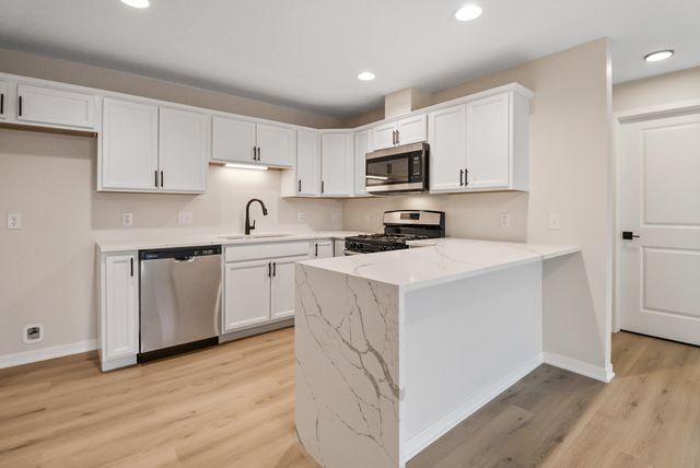 2034 W 75th Place 31, Merrillville, IN 46410