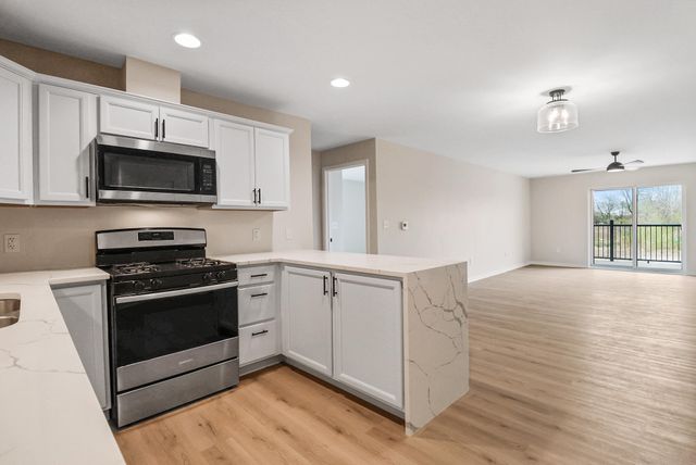 2034 W 75th Place 31, Merrillville, IN 46410