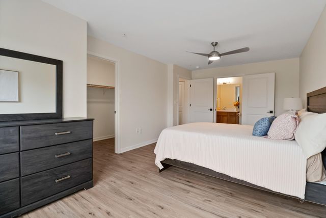 2034 W 75th Place 31, Merrillville, IN 46410