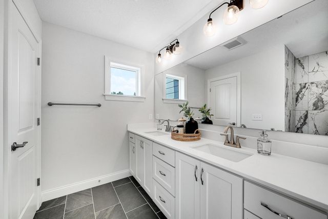 7164 Agate Trail, Inver Grove Heights, MN 55077