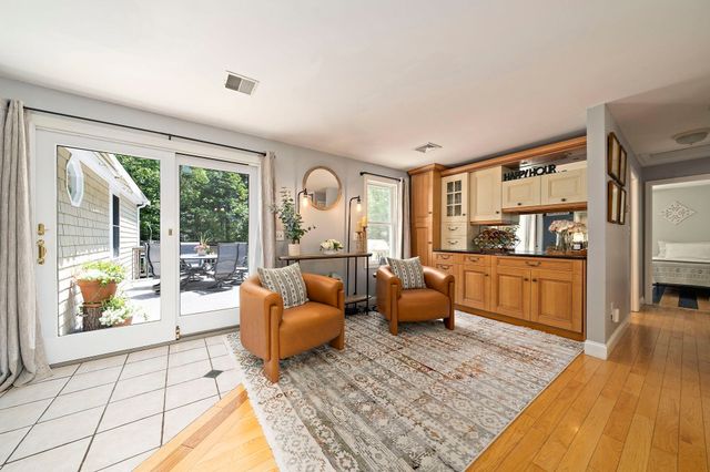35 Braeburn Ct, Falmouth, MA 02536