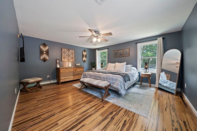 35 Braeburn Ct, Falmouth, MA 02536