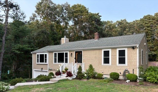 35 Braeburn Ct, Falmouth, MA 02536