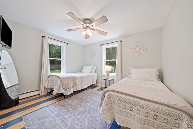 35 Braeburn Ct, Falmouth, MA 02536