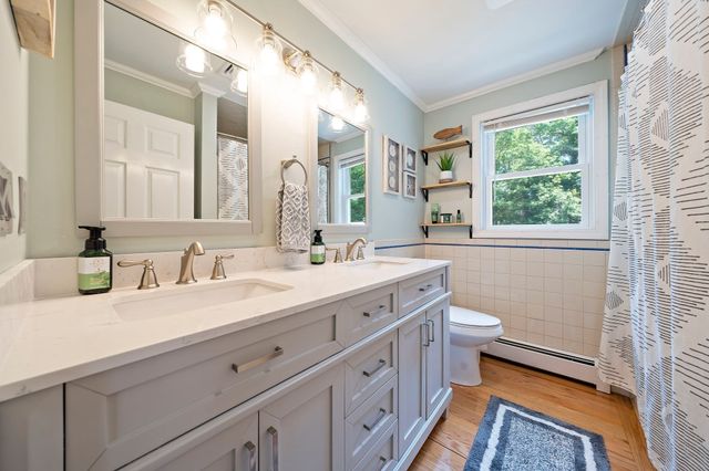 35 Braeburn Ct, Falmouth, MA 02536