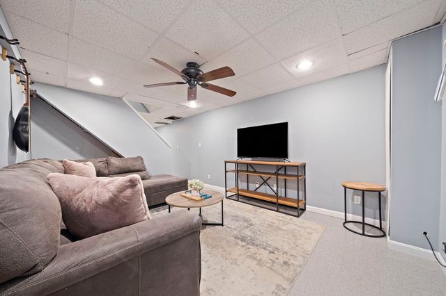 35 Braeburn Ct, Falmouth, MA 02536