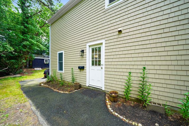 35 Braeburn Ct, Falmouth, MA 02536