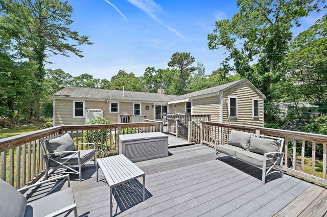 35 Braeburn Ct, Falmouth, MA 02536