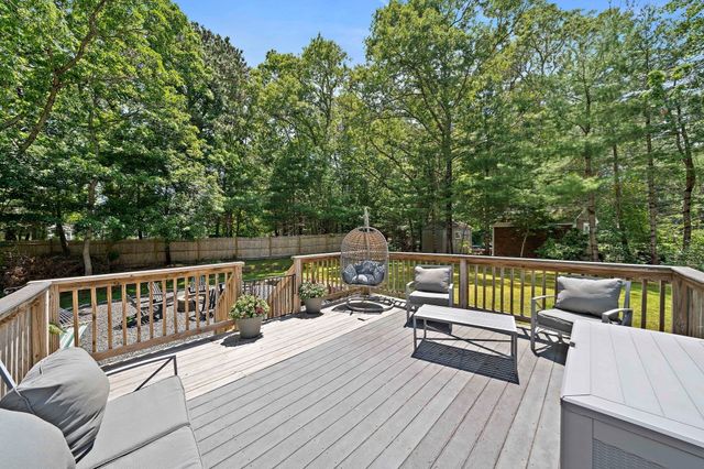 35 Braeburn Ct, Falmouth, MA 02536