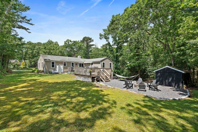 35 Braeburn Ct, Falmouth, MA 02536