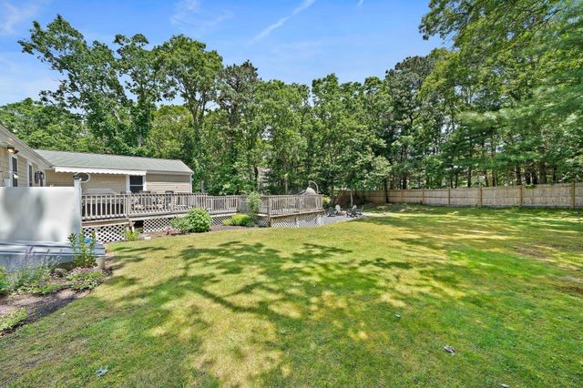 35 Braeburn Ct, Falmouth, MA 02536