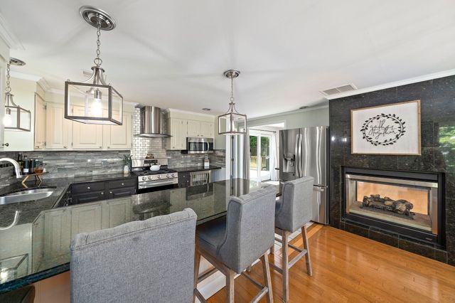 35 Braeburn Ct, Falmouth, MA 02536