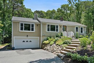 35 Braeburn Ct, Falmouth, MA 02536