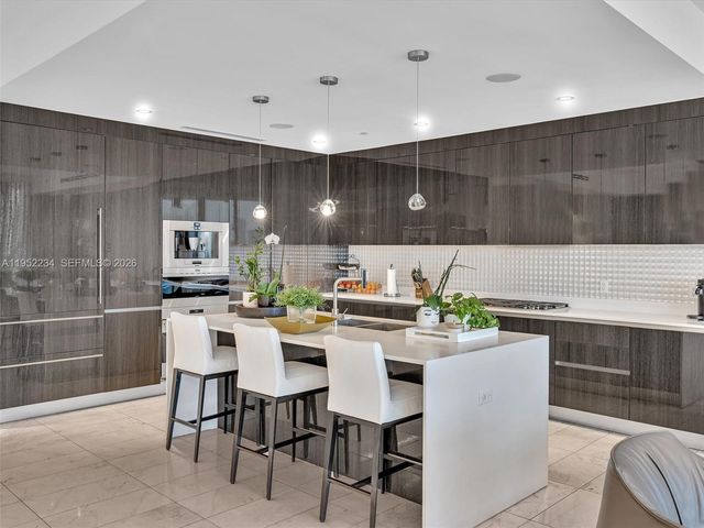 3300 NE 188th St 718, Aventura, FL 33180