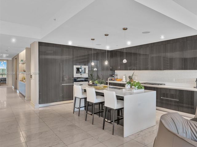 3300 NE 188th St 718, Aventura, FL 33180