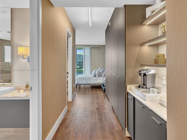 3300 NE 188th St 718, Aventura, FL 33180