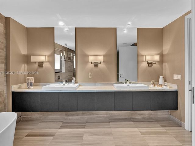 3300 NE 188th St 718, Aventura, FL 33180