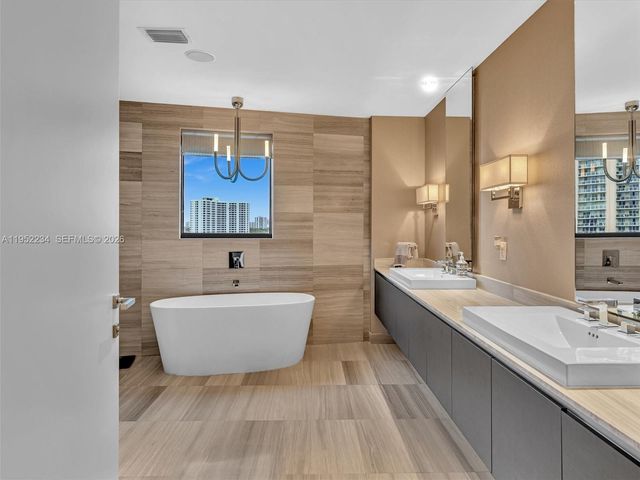 3300 NE 188th St 718, Aventura, FL 33180