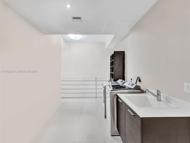 3300 NE 188th St 718, Aventura, FL 33180