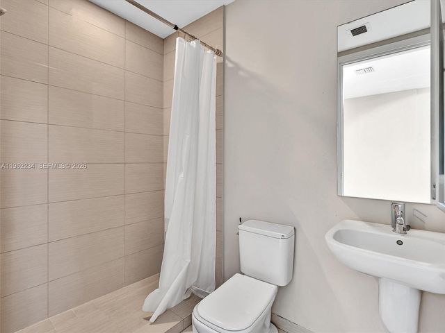 3300 NE 188th St 718, Aventura, FL 33180