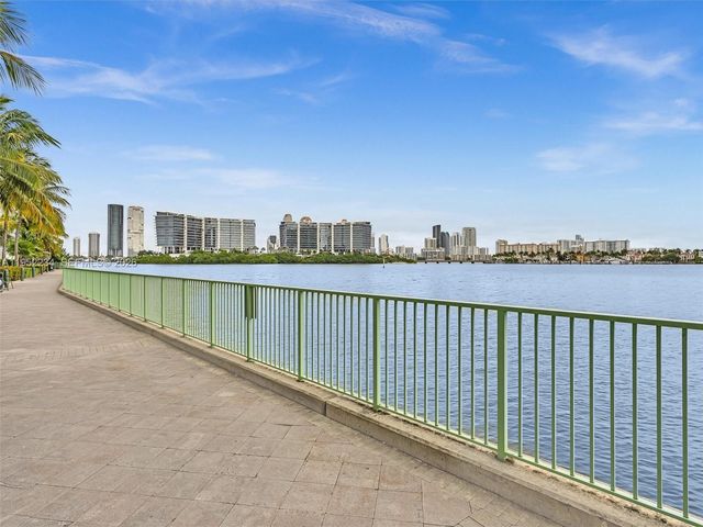 3300 NE 188th St 718, Aventura, FL 33180