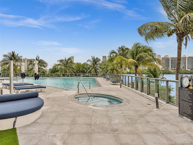 3300 NE 188th St 718, Aventura, FL 33180