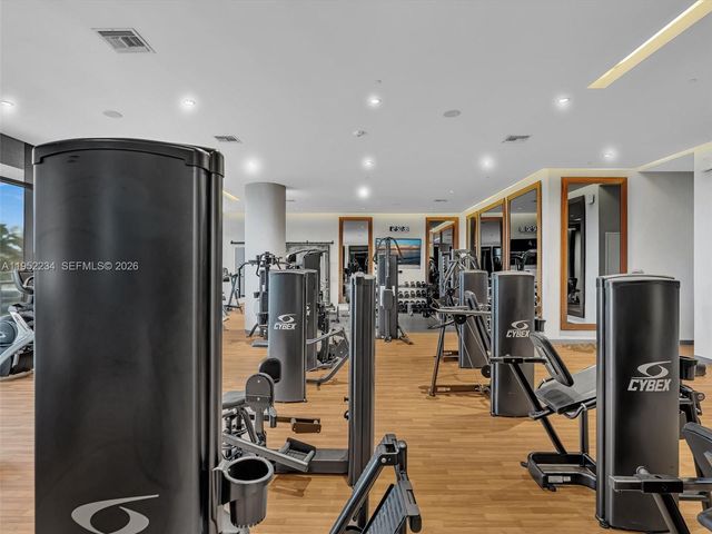 3300 NE 188th St 718, Aventura, FL 33180