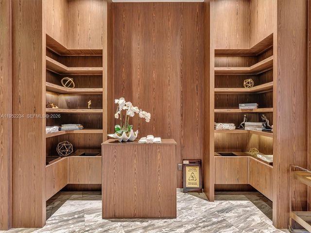 3300 NE 188th St 718, Aventura, FL 33180