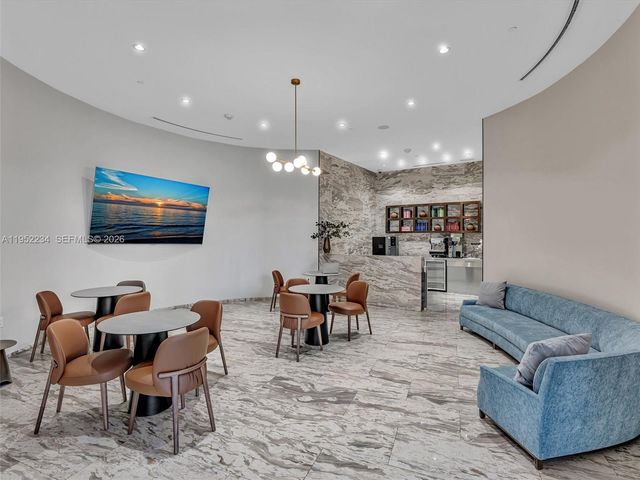 3300 NE 188th St 718, Aventura, FL 33180