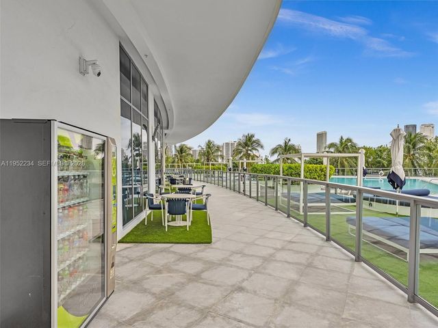 3300 NE 188th St 718, Aventura, FL 33180