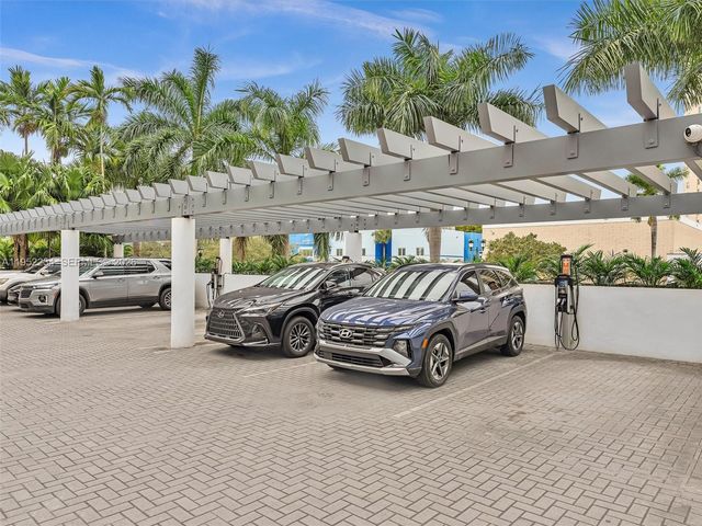 3300 NE 188th St 718, Aventura, FL 33180