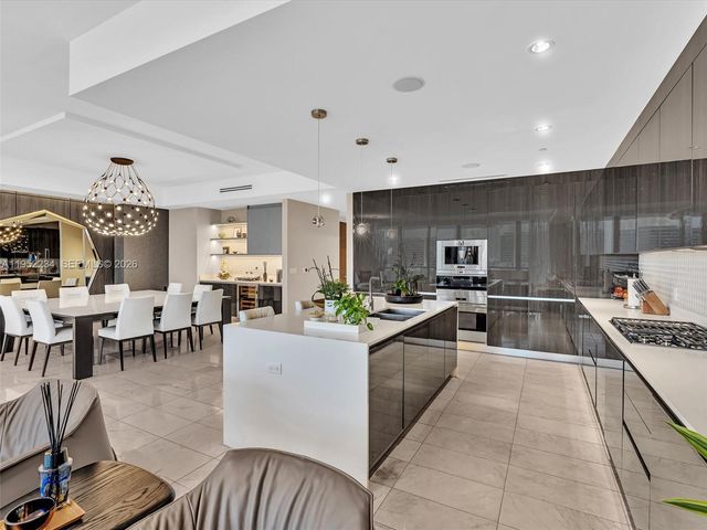 3300 NE 188th St 718, Aventura, FL 33180