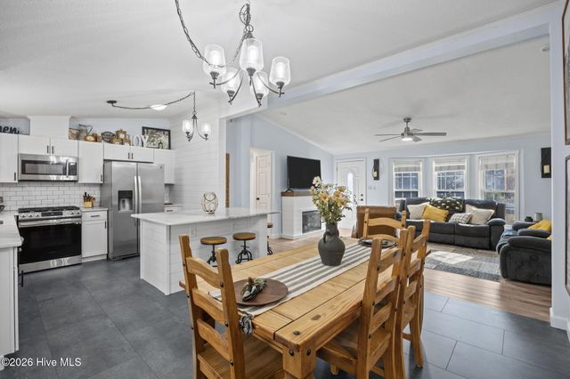 407 Maplewood Drive NW, Calabash, NC 28467