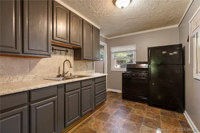 1124 Virginia Avenue S, Clarksville, IN 47129