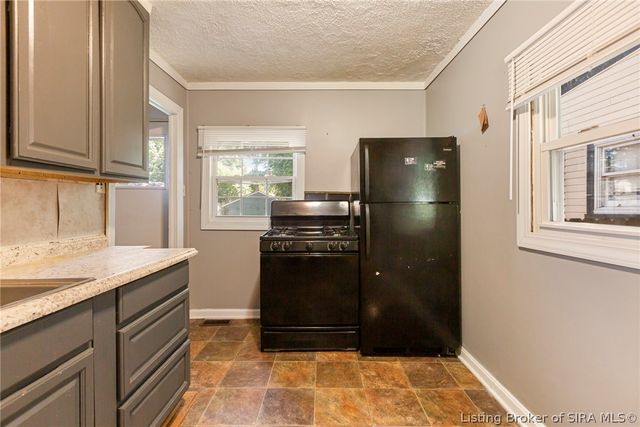 1124 Virginia Avenue S, Clarksville, IN 47129