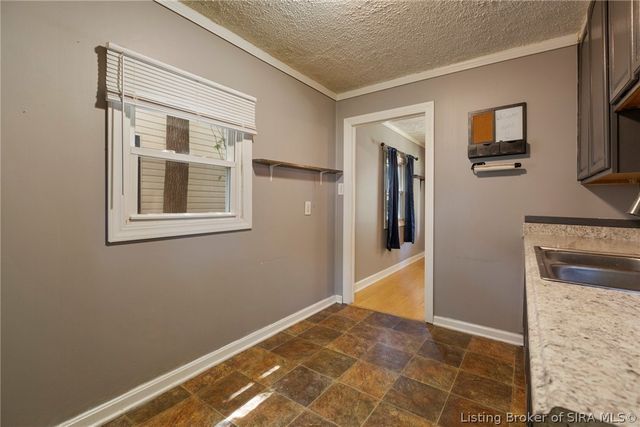 1124 Virginia Avenue S, Clarksville, IN 47129