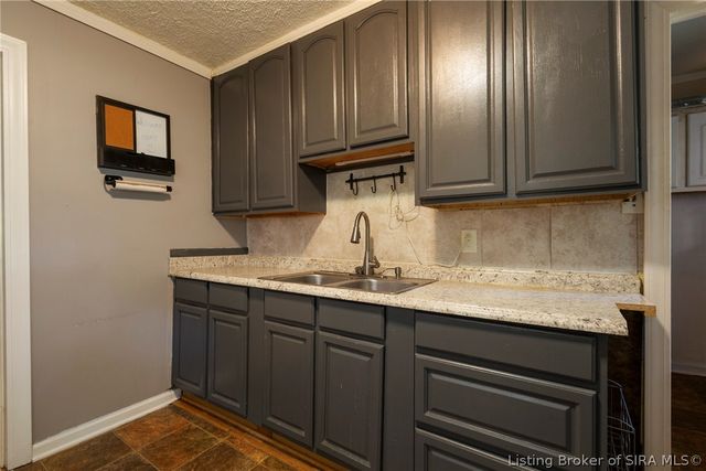 1124 Virginia Avenue S, Clarksville, IN 47129