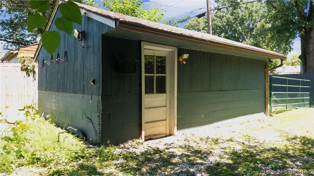 1124 Virginia Avenue S, Clarksville, IN 47129