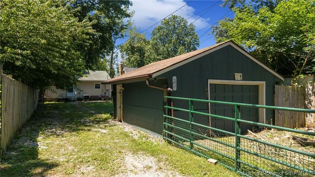 1124 Virginia Avenue S, Clarksville, IN 47129