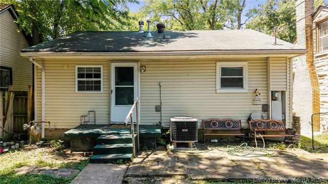 1124 Virginia Avenue S, Clarksville, IN 47129