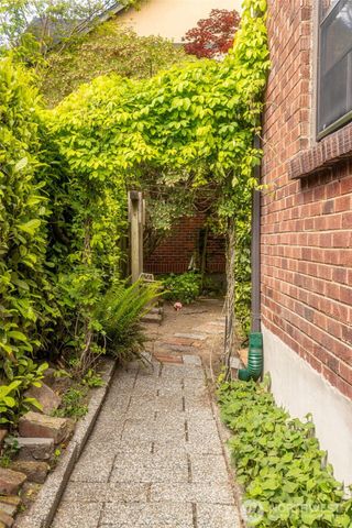 1403 2nd Avenue N, Seattle, WA 98109
