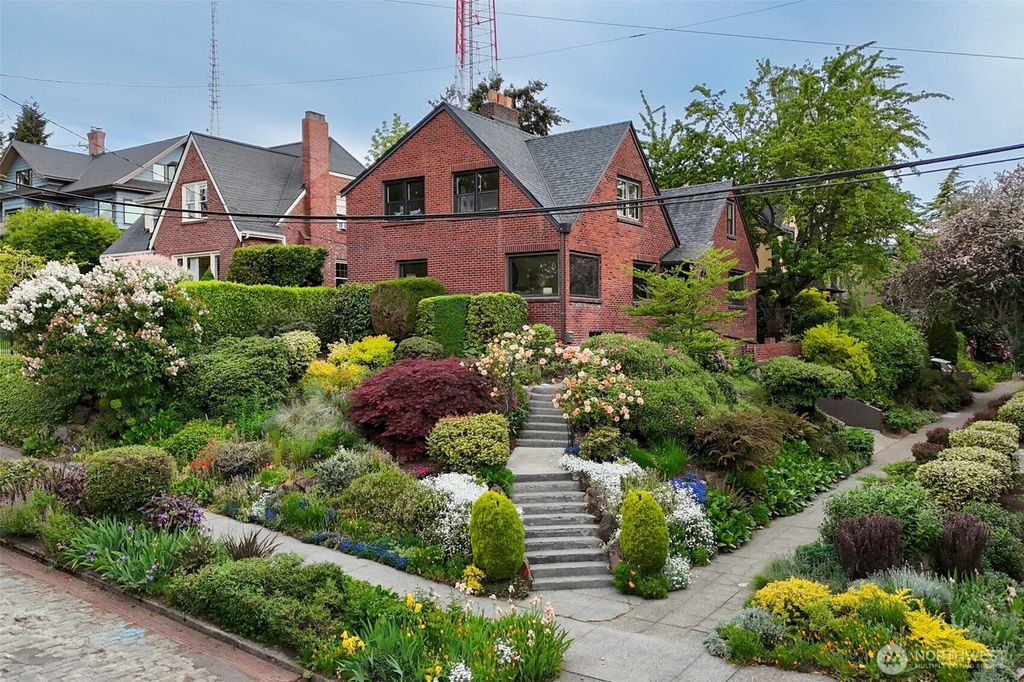 1403 2nd Avenue N, Seattle, WA 98109