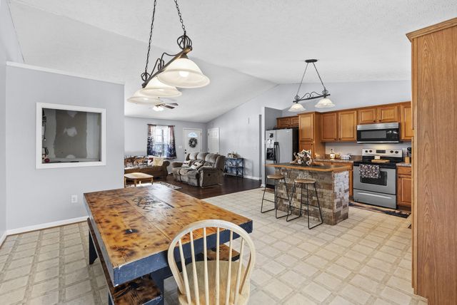 2305 Smith Mountain Lake PKWY, Huddleston, VA 24104